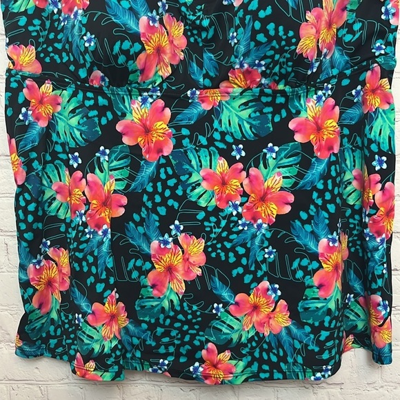 Swimsuits for All V Neck Flowy Tankini Top - Picture 3 of 11